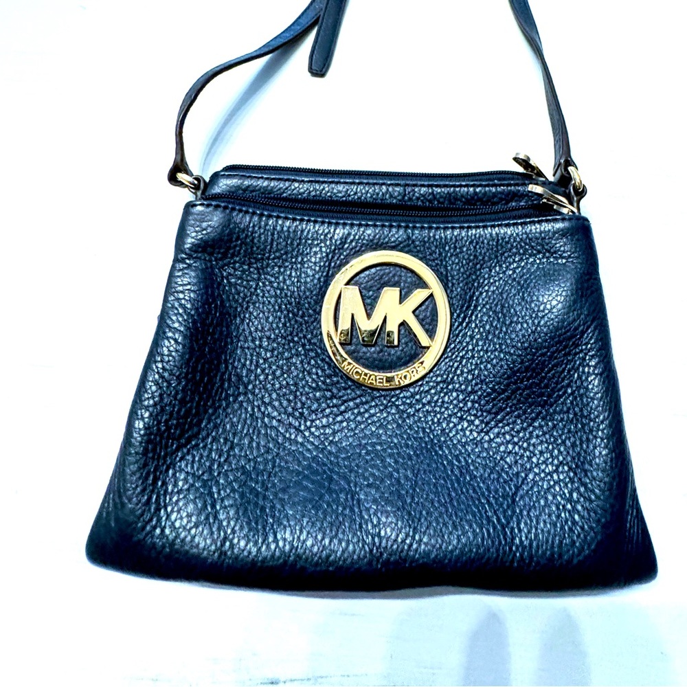💙 Michael Kors navy Crossbody